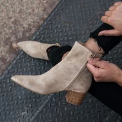 Thursday Boots - Women's Luna | Sand